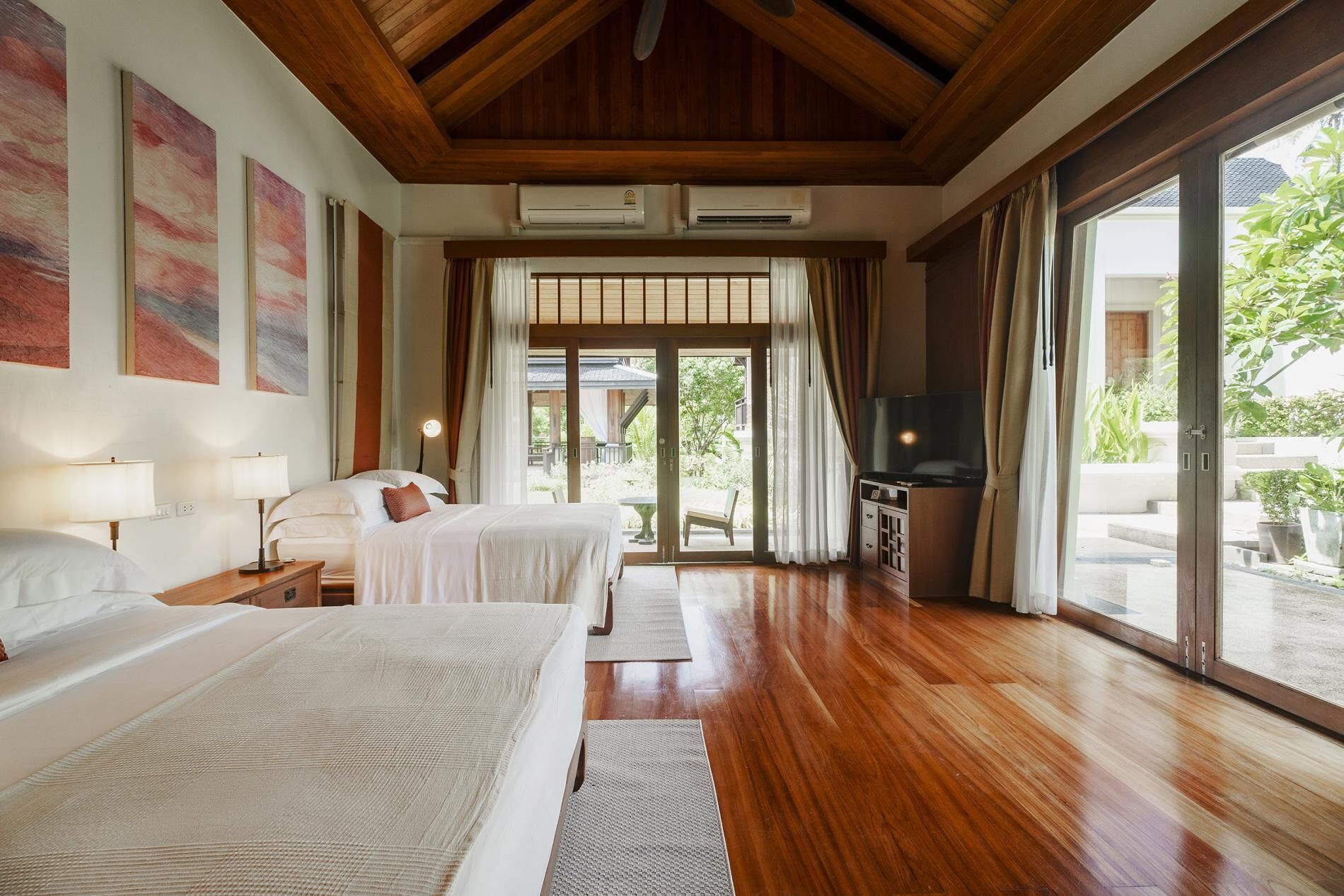 6 slaapkamers, een strijkplank/strijkijzer, wifi, beddengoed