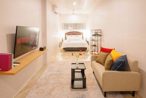 CBD Studio1 Next to Sun Plaza City Center!