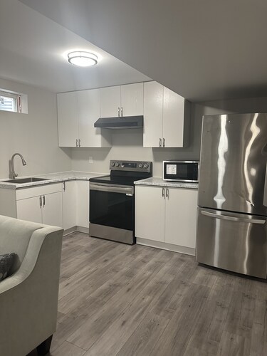 Beautiful 2 bedroom basement apartment with separate entrance