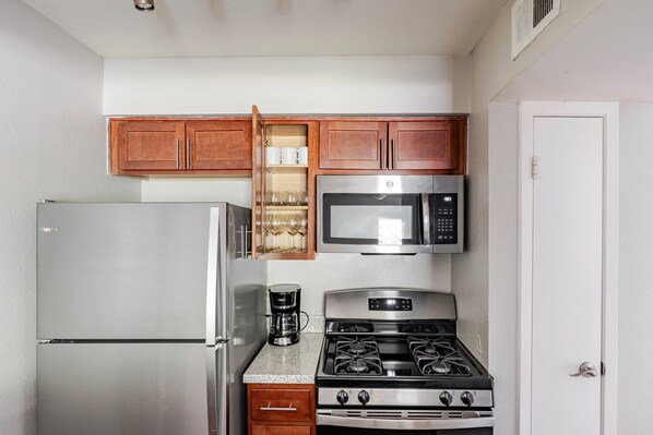 Fridge, microwave, oven, stovetop