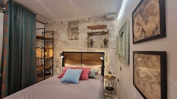 In-room safe, iron/ironing board, WiFi, bed sheets