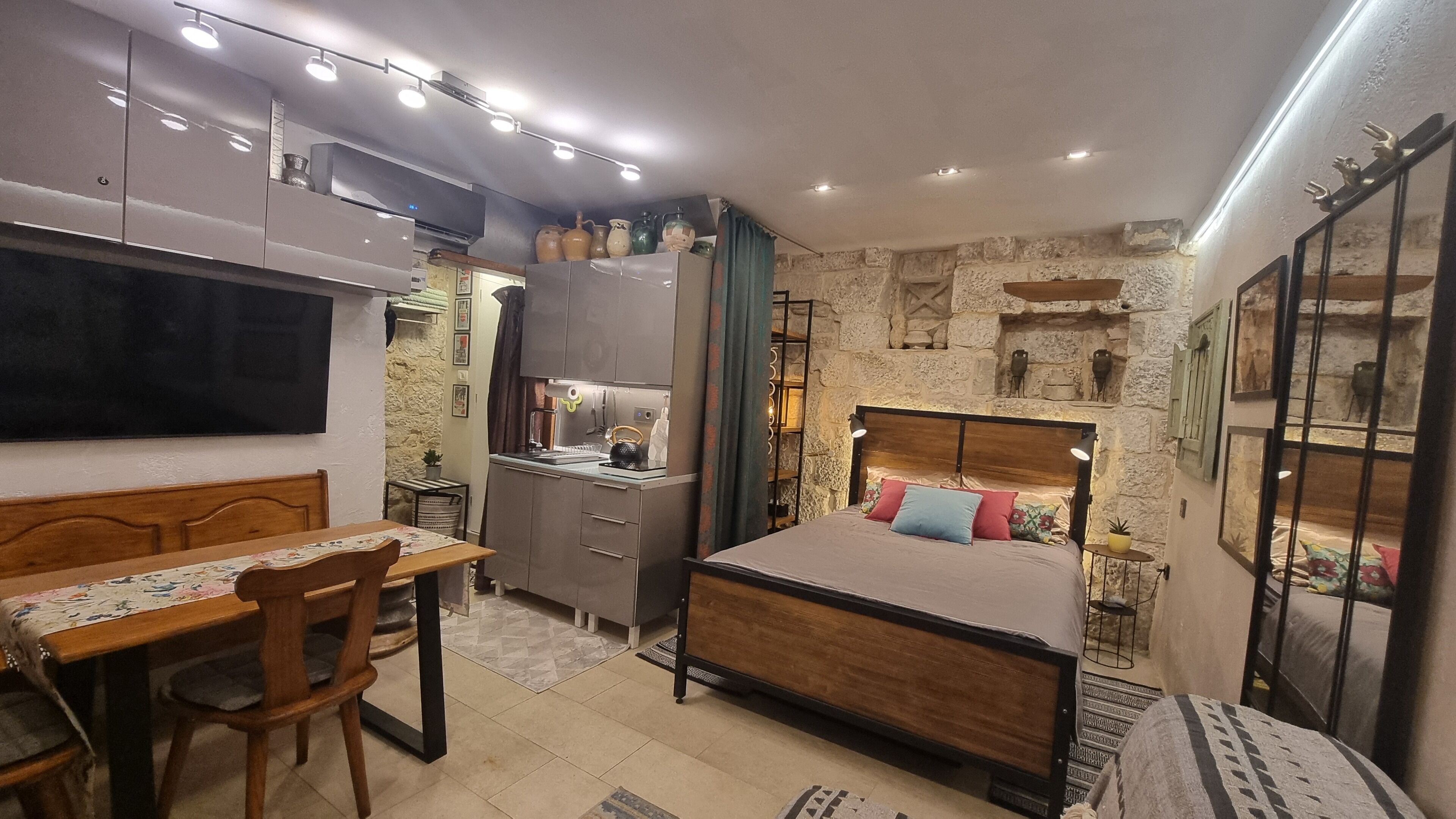 Coffres-forts dans les chambres, fer et planche à repasser, Wi-Fi