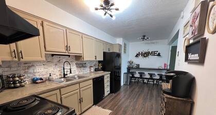 Cozy Condo on 400 N