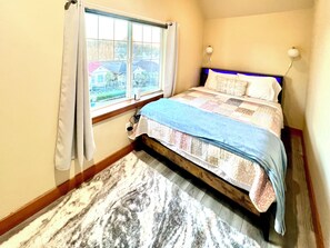 2 chambres, bureau, fer et planche à repasser, accès au Wi-Fi (inclus)