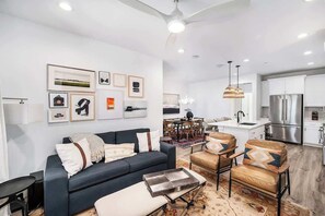 TV, fireplace, video games, stereo - Trailside Access | Mountain Charm (Fraser)