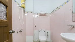 Shower, free toiletries, hair dryer, towels