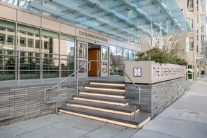 Exterior detail - Blueground | Prudential, pool & w/d, nr plaza (Boston)