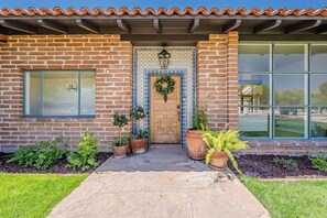 Exterior detail - Travel Nurse Friendly Short-Term Furnished, Spanish Revival Retreat, Guard Gated (Tucson)