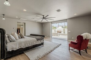 3 多间卧室、办公桌、熨斗/熨衣板、旅行婴儿床