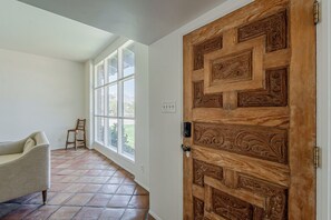 Interior - Travel Nurse Friendly Short-Term Furnished, Spanish Revival Retreat, Guard Gated (Tucson)