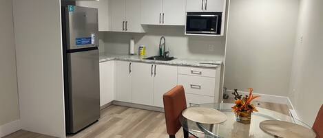 Fridge, microwave, stovetop, coffee/tea maker