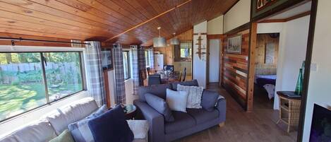 TV, fireplace, stereo