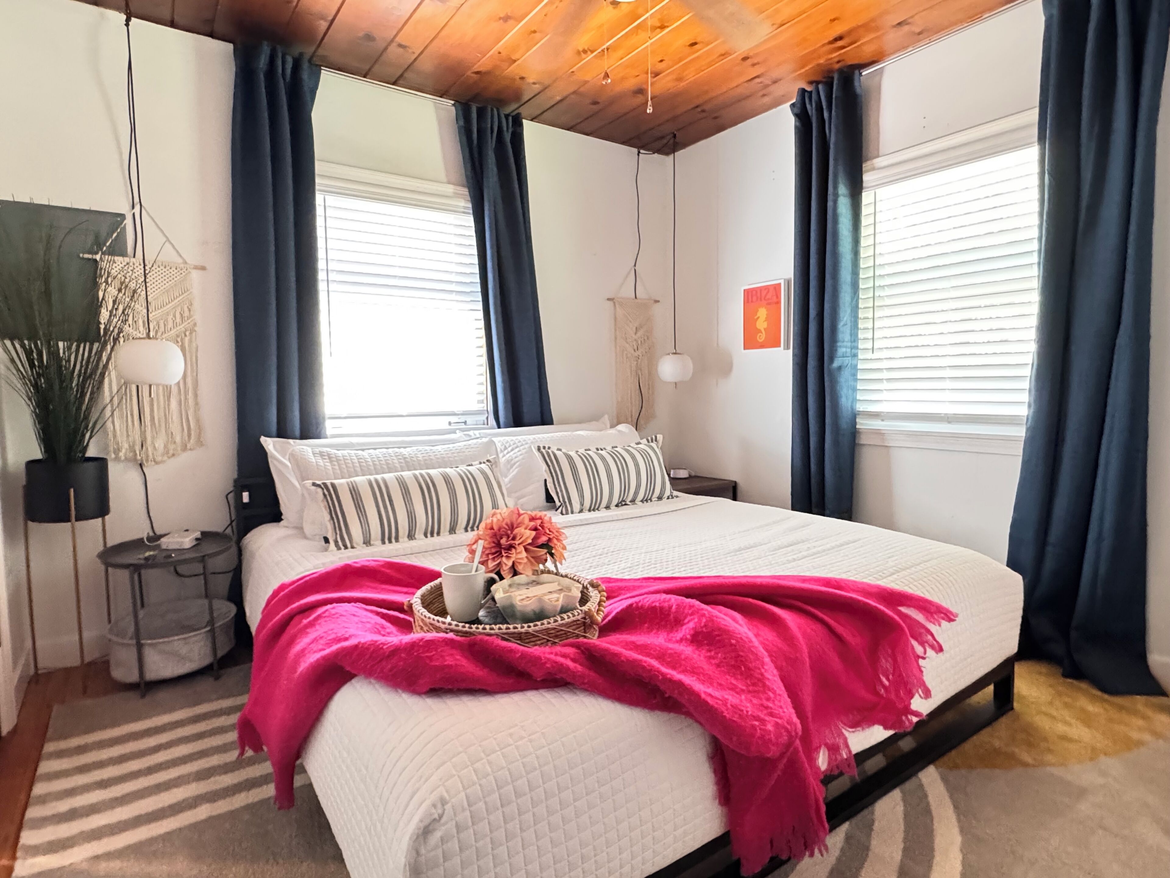 2 bedrooms, desk, iron/ironing board, travel crib