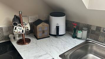 Refrigerador, parrilla de estufa, lavavajillas y tostadora