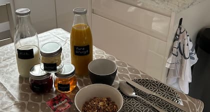 CozyStudioOmaghContinentalBreakfastincluded