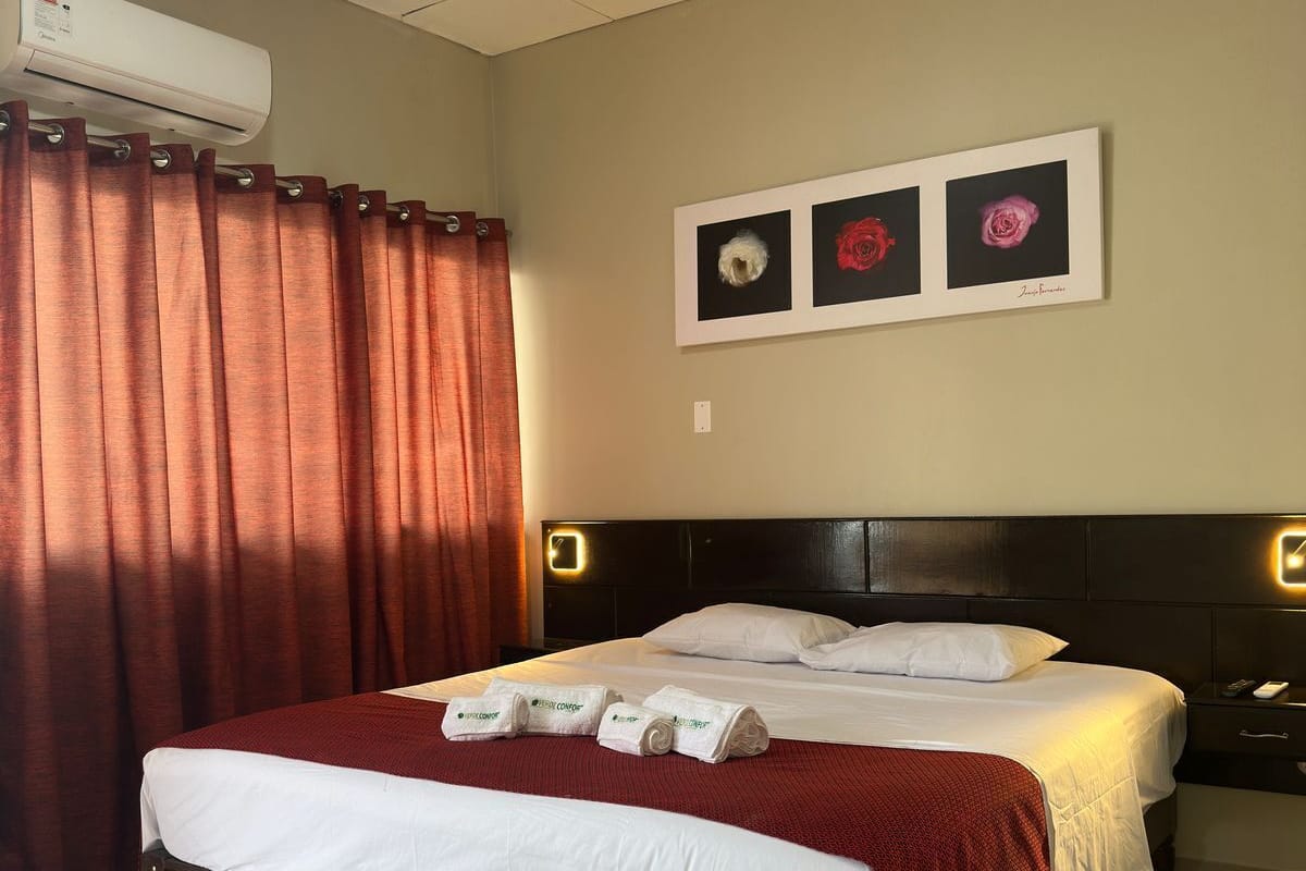 Room, 1 King Bed, Garden View | Desk, laptop workspace, free WiFi