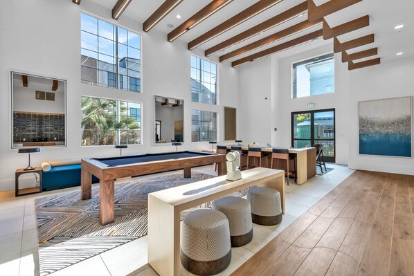 Game room - Blueground | Venice, pool & w/d, nr beach (Los Angeles)