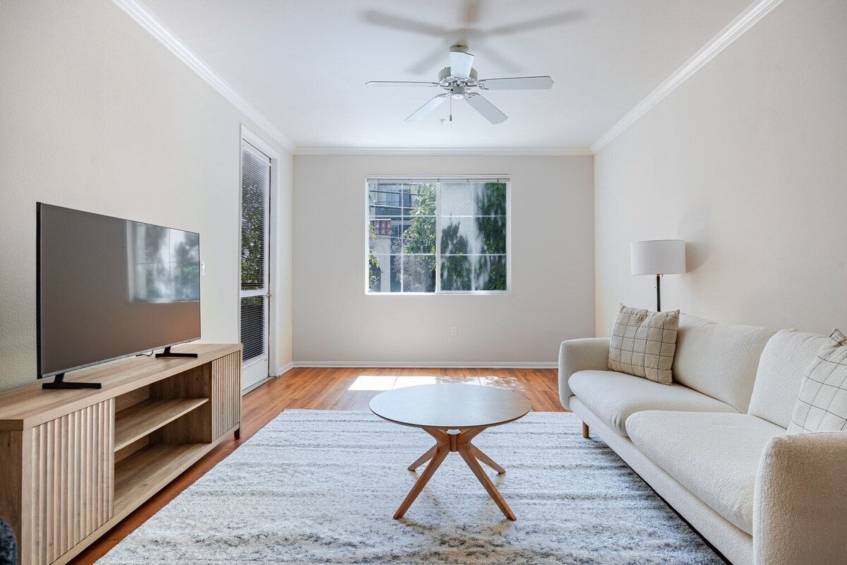 Blueground | Venice, pool & w/d, nr beach