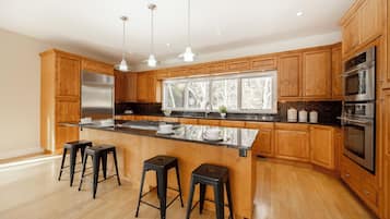 Fridge, oven, stovetop, dining tables