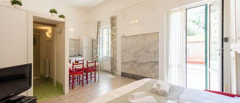 Iron/ironing board, free WiFi, bed sheets