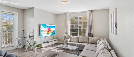 Smart TV, videojuegos, futbolito y oficina