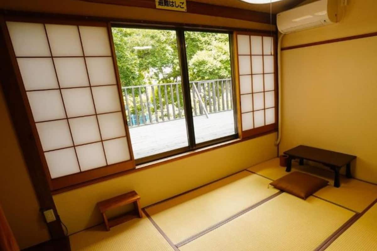 Economy Twin Room | Free WiFi, bed sheets