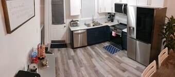Charming, Private 2-bedroom house in awesome Richlands with AC, WiFi