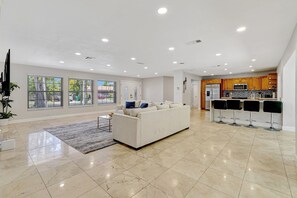 Interior - The Oasis Under the Palms (Miami)