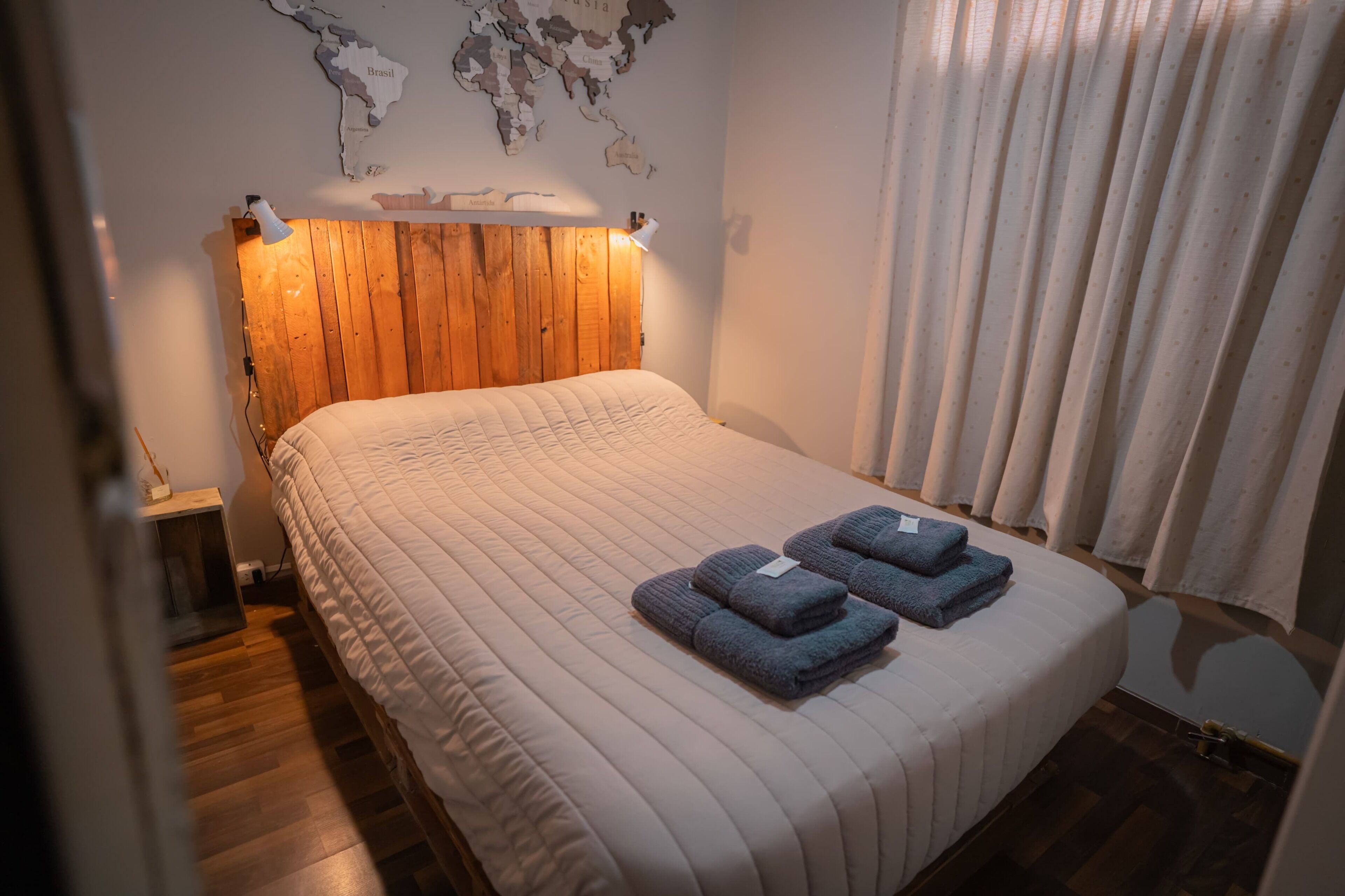 1 slaapkamer, een strijkplank/strijkijzer, gratis wifi, beddengoed