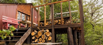 Charming Cabin in the Woods with Jacuzzi and Movie Theater