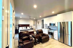 1 bedroom, iron/ironing board, WiFi, bed sheets - Comfy Casita close to Sand Hollow (Hurricane)