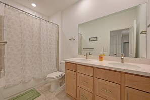 Hair dryer, towels, soap, shampoo - Brand New Scenic COTA, Tesla, Airport - 20m Downtown! (Del Valle)