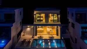 A modern two-story house with a swimming pool, a dining area, and a living room with a sofa and a coffee table. - Staylar Seaview Pool Villa - Coral Cove, Koh Samui CC2 (Koh Samui, Coral Cove)