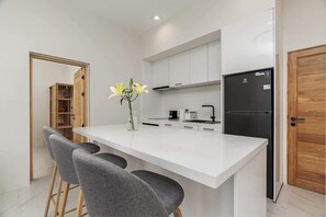 Refrigerador, horno y tostadora 