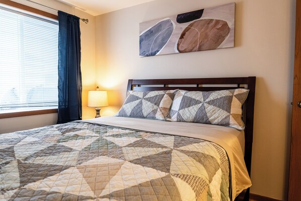 2 bedrooms, iron/ironing board, WiFi, bed sheets