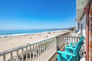 On the beach - 1950's Beachfront Home - Stunning Views! (Aptos)