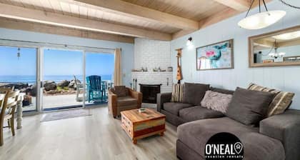 1950's Beachfront Home - Stunning Views!