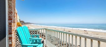 1950's Beachfront Home - Stunning Views!