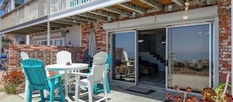 1950's Beachfront Home - Stunning Views!