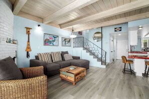 TV - 1950's Beachfront Home - Stunning Views! (Aptos)