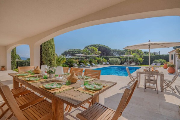 Outdoor dining
