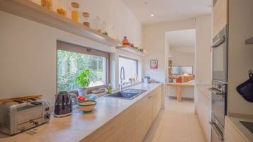 Fridge, microwave, oven, dishwasher