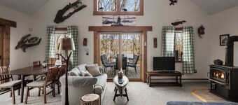 Lakefront w Water Toys, Deck, Fire Pit & Grill