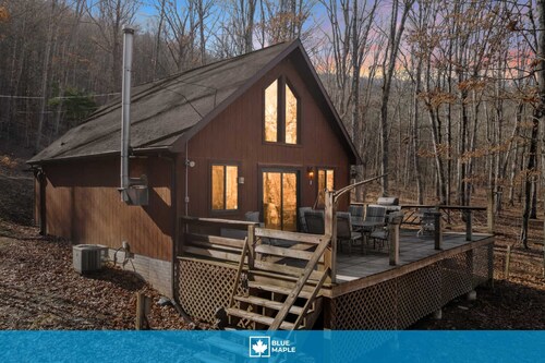 Lakefront w Water Toys, Deck, Fire Pit & Grill