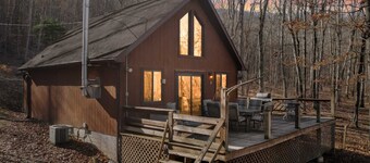 Lakefront w Water Toys, Deck, Fire Pit & Grill