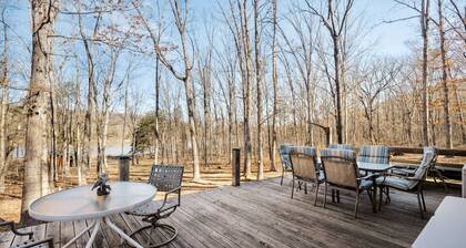 Lakefront w Water Toys, Deck, Fire Pit & Grill