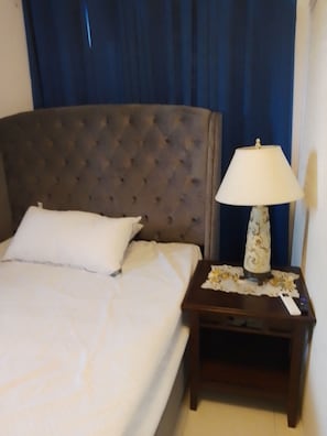 3 chambres, fer et planche à repasser, Wi-Fi, draps fournis