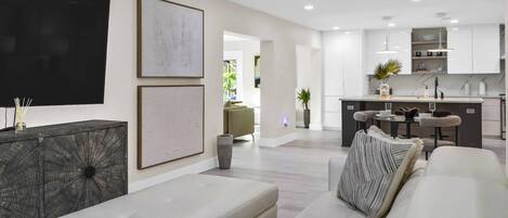 Smart TV, mesa de pingue-pongue, escritórios