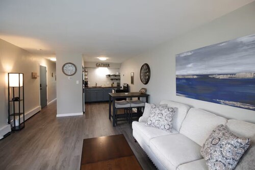 Mustang Maple, Condo,Fairborn, MINUTES to WPAFB & WSU, Fast Wifi