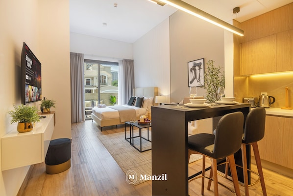 Luxury Studio, Balcony | Iron/ironing board, free WiFi - Studio in JVC near Circle Mall (Dubai)